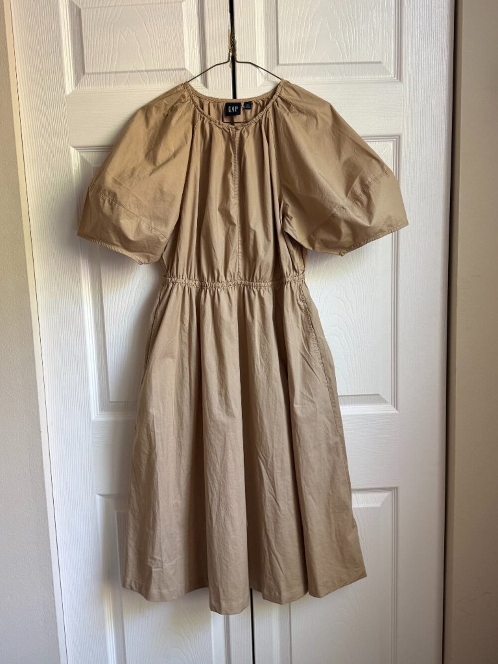Puff sleeve keyhole dress